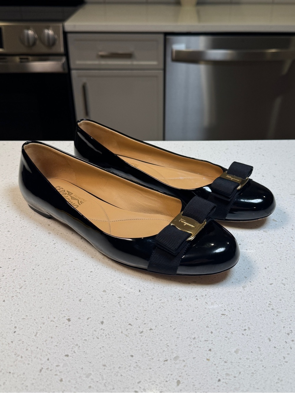 Salvatore Ferragamo Varina Black Patent Leather Ballet Flats Gold Bow Italy 9